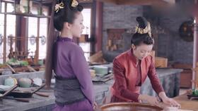 瑶瑶吃瓜吃自己,意外走红网络