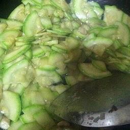 云南小瓜隔夜吃,隔夜美味，传承地方特色