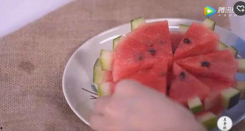 家长花式吃瓜,趣味亲子时光背后的温馨故事