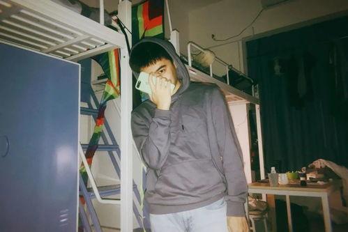 宿舍拍大片吃瓜,一起拍大片，共享欢乐时光