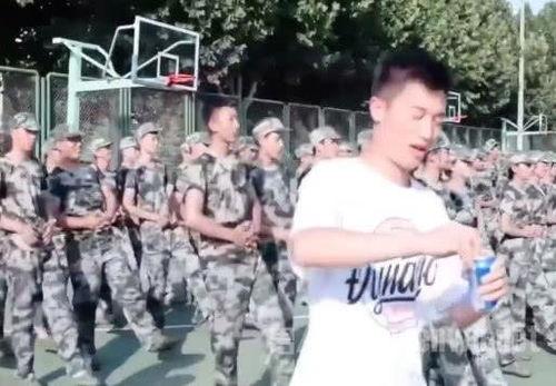 军训跳舞吃瓜后续,吃瓜趣事连连