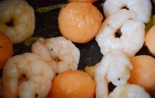 吃虾尾可以吃哈密瓜吗