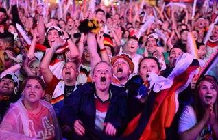 吃瓜球迷伤感告别图片,万千球迷共悼英雄