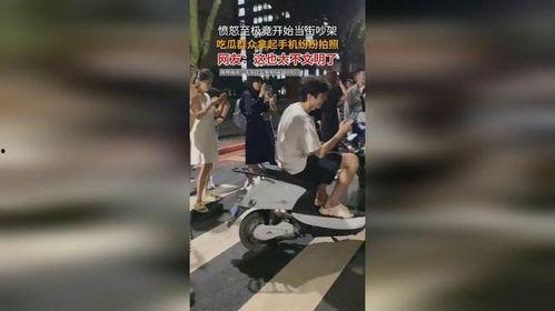 街边吵架吃瓜,吃瓜群众现场直播