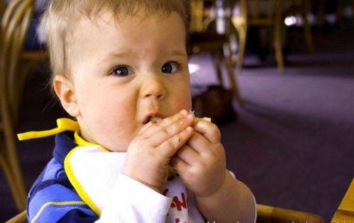 啃瓜子吃瓜图片搞笑,吃瓜群众解锁搞笑新姿势