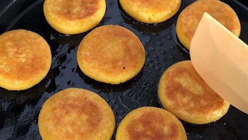 吃蓝瓜饼视频,传统小吃的新演绎