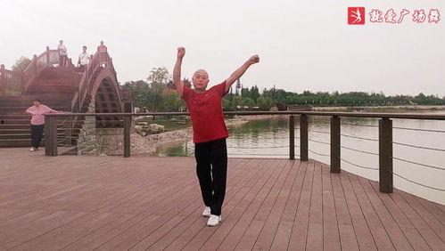 吃瓜大爷爱跳舞,舞动激情，乐享生活