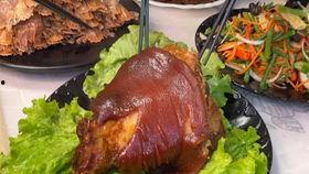 瓜哥吃大肘子,大肘子美食之旅